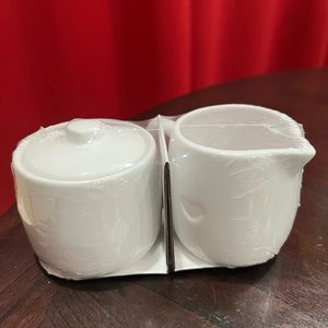 Target creamer/sugar container set